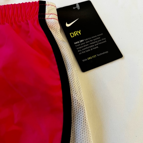 Nike Girls Dry-Fit Shorts with Attached Panty. - Picture 2 of 4